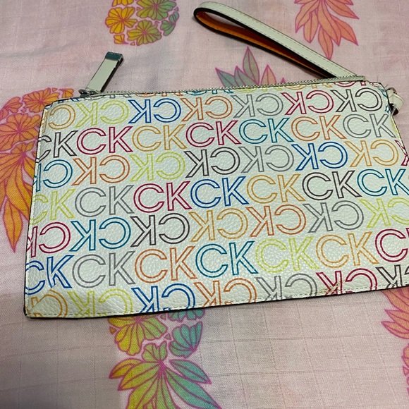 CK Calvin Klein Wristlet Wallet White Rainbow CK Logo Pattern - NWOT💚 - Picture 2 of 5